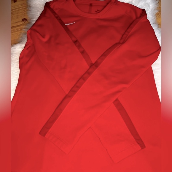 Nike Women’s Dri-Fit Red Sweatshirt Size Small - Picture 5 of 7